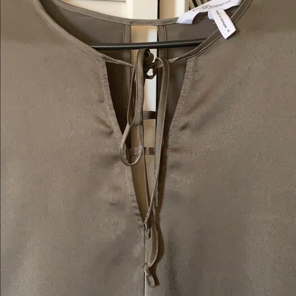 BCBGeneration taupe silk tie front v-neck top S - Picture 3 of 5